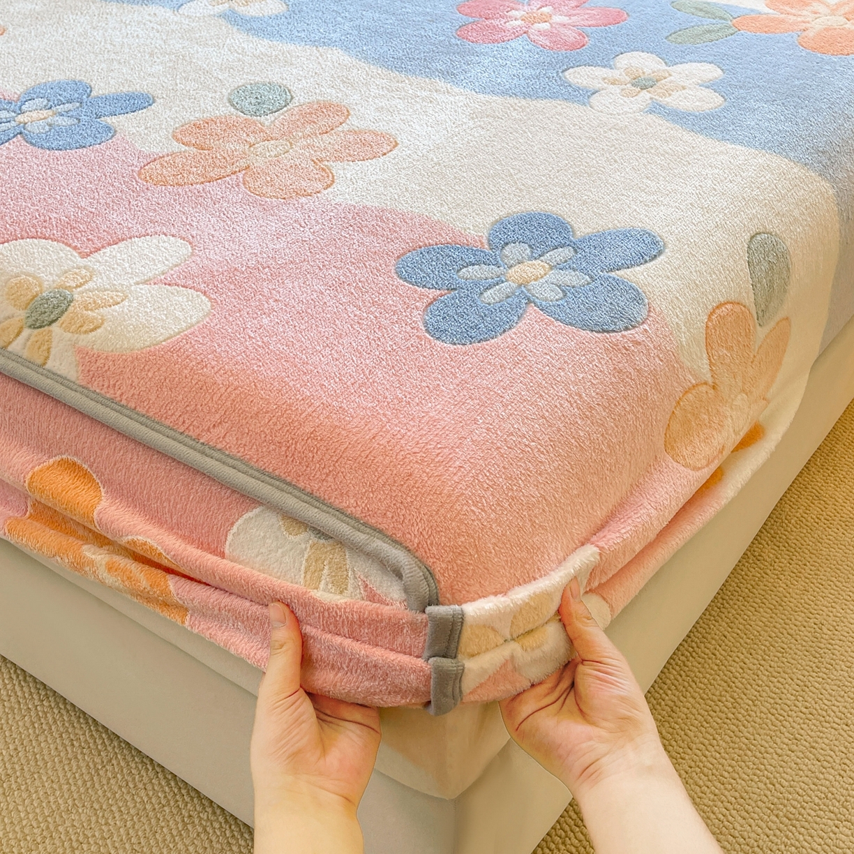 91家纺网 家纺一手货源 找家纺 牵梦萦家纺 2025新款雪花绒立体包边床笠 迷人花语