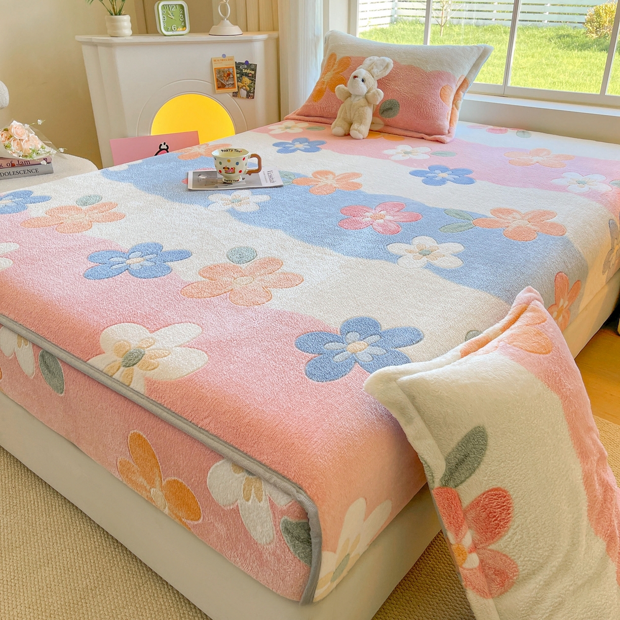 91家纺网 家纺一手货源 找家纺 牵梦萦家纺 2025新款雪花绒立体包边床笠 迷人花语