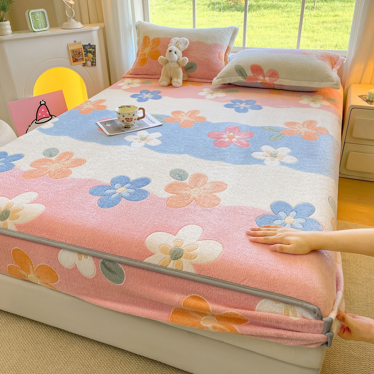 牵梦萦家纺 2025新款雪花绒立体包边床笠 迷人花语