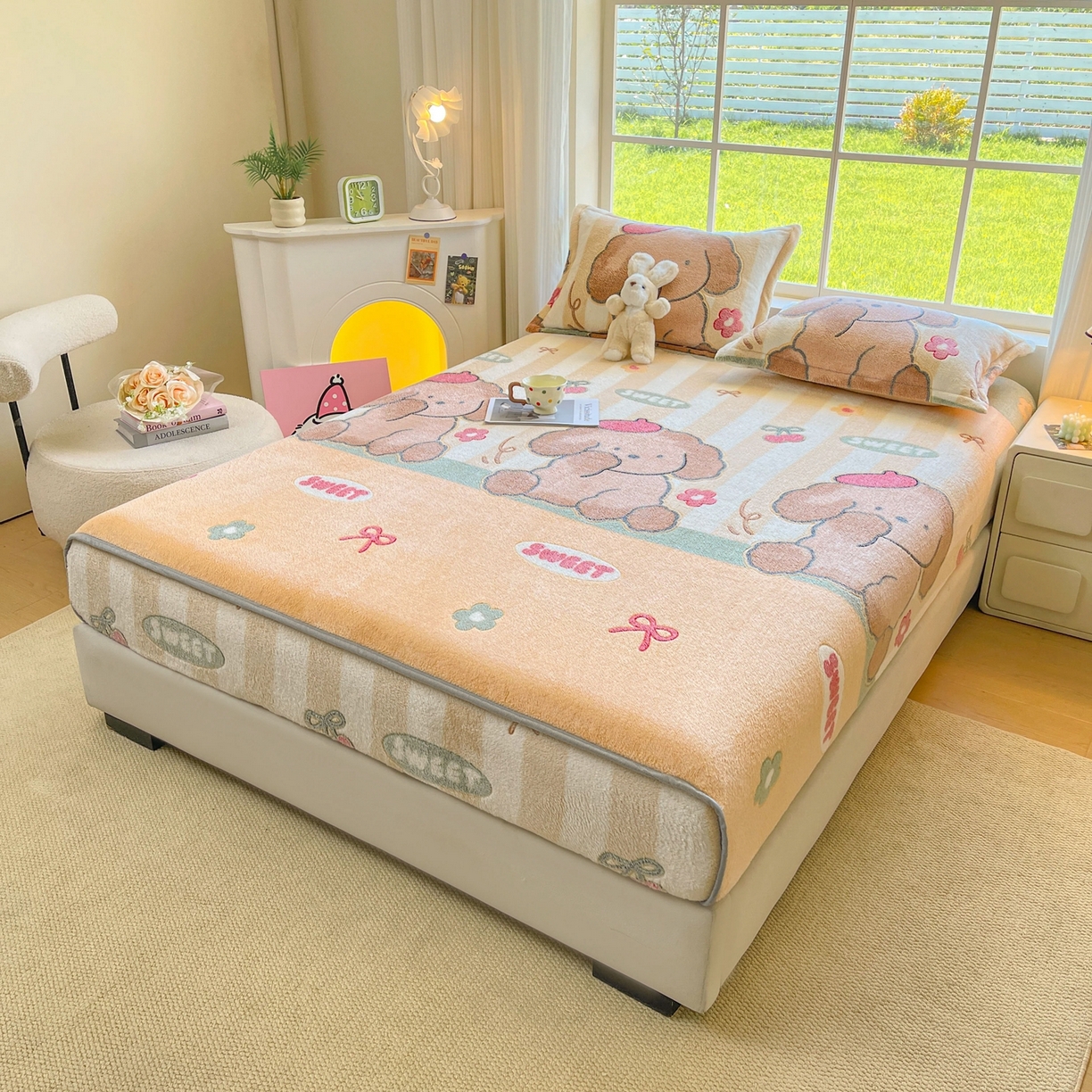 91家纺网 家纺一手货源 找家纺 牵梦萦家纺 2025新款雪花绒立体包边床笠 奶油小狗