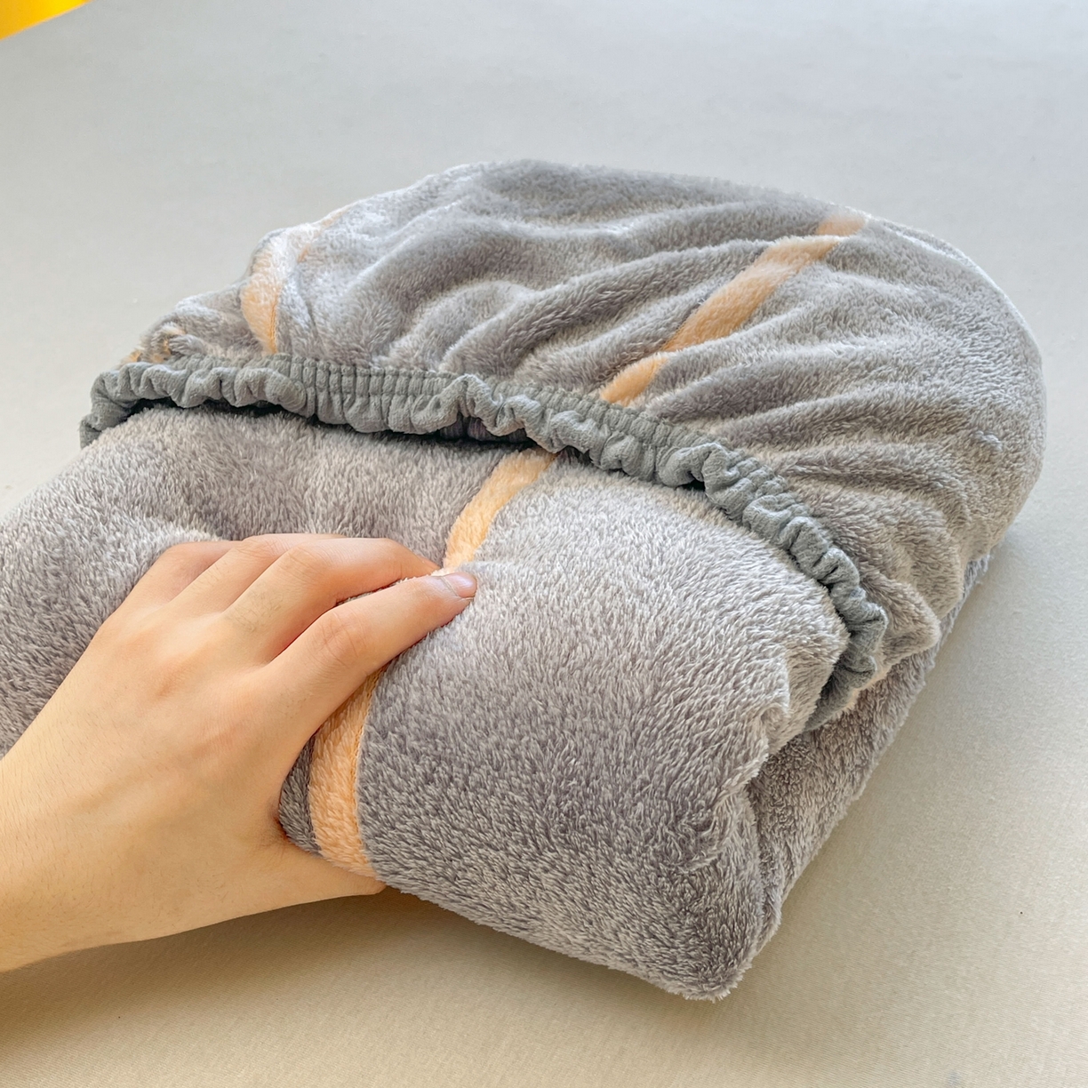 91家纺网 家纺一手货源 找家纺 牵梦萦家纺 2025新款雪花绒立体包边床笠 深林鹿