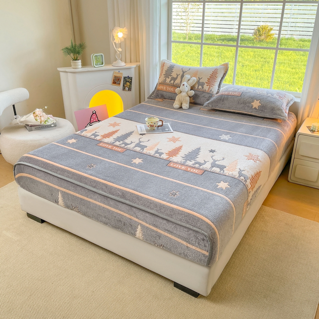 91家纺网 家纺一手货源 找家纺 牵梦萦家纺 2025新款雪花绒立体包边床笠 深林鹿