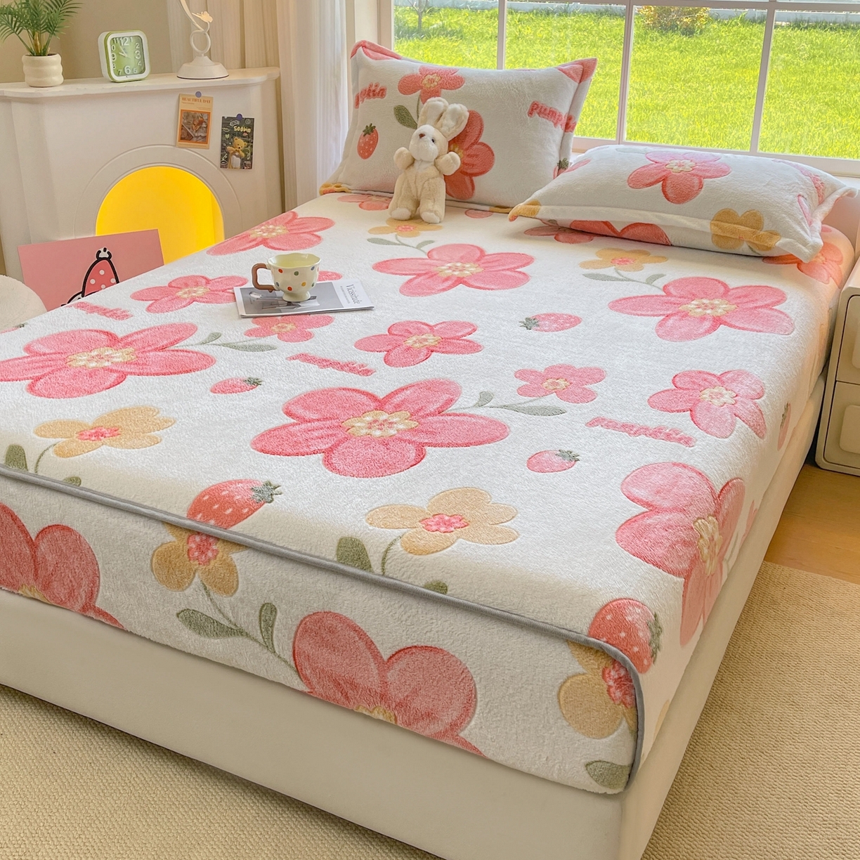 91家纺网 家纺一手货源 找家纺 牵梦萦家纺 2025新款雪花绒立体包边床笠 太阳花