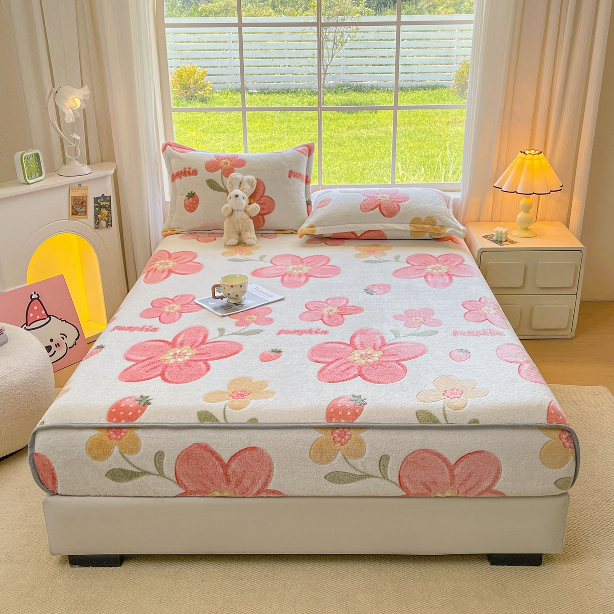 91家纺网 家纺一手货源 找家纺 牵梦萦家纺 2025新款雪花绒立体包边床笠 太阳花