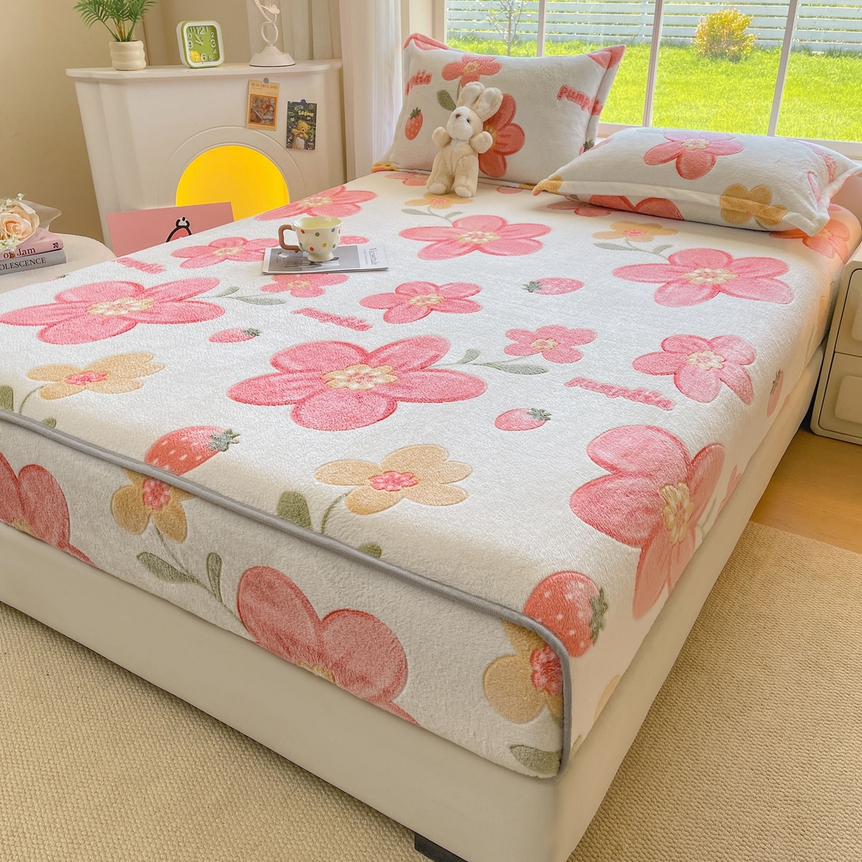 91家纺网 家纺一手货源 找家纺 牵梦萦家纺 2025新款雪花绒立体包边床笠 太阳花