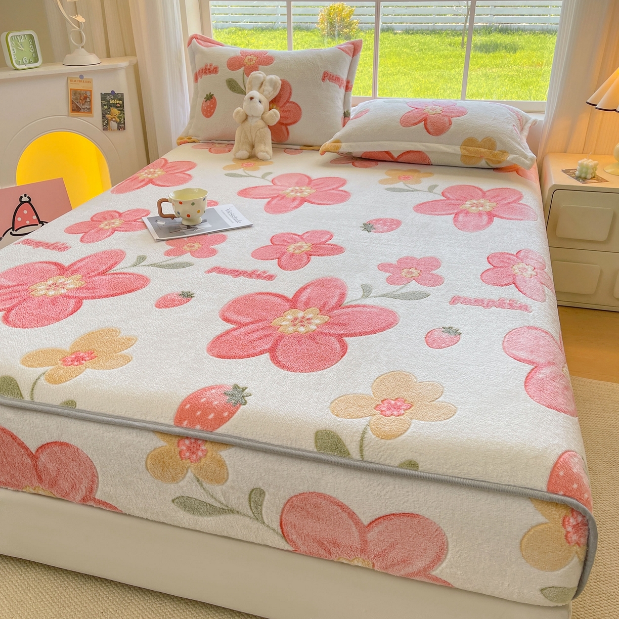 91家纺网 家纺一手货源 找家纺 牵梦萦家纺 2025新款雪花绒立体包边床笠 太阳花