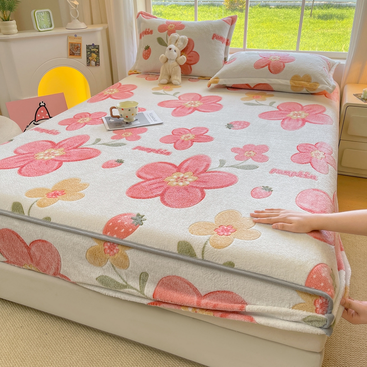 牵梦萦家纺 2025新款雪花绒立体包边床笠 太阳花