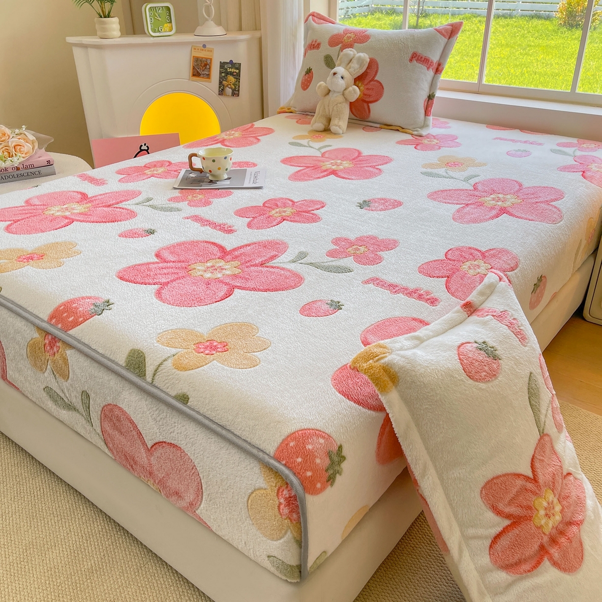 91家纺网 家纺一手货源 找家纺 牵梦萦家纺 2025新款雪花绒立体包边床笠 太阳花