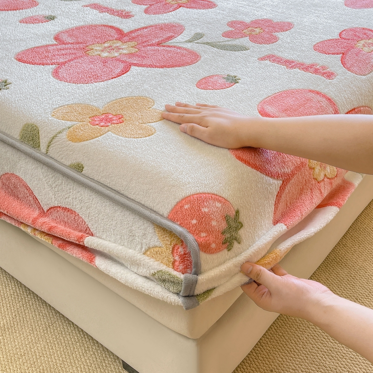 91家纺网 家纺一手货源 找家纺 牵梦萦家纺 2025新款雪花绒立体包边床笠 太阳花