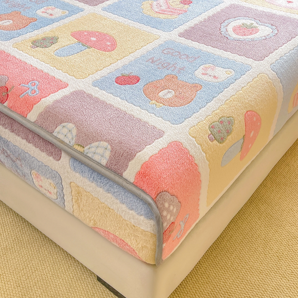 91家纺网 家纺一手货源 找家纺 牵梦萦家纺 2025新款雪花绒立体包边床笠 甜蜜日常