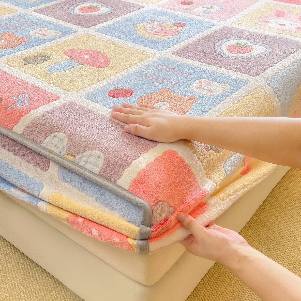 91家纺网 家纺一手货源 找家纺 牵梦萦家纺 2025新款雪花绒立体包边床笠 甜蜜日常