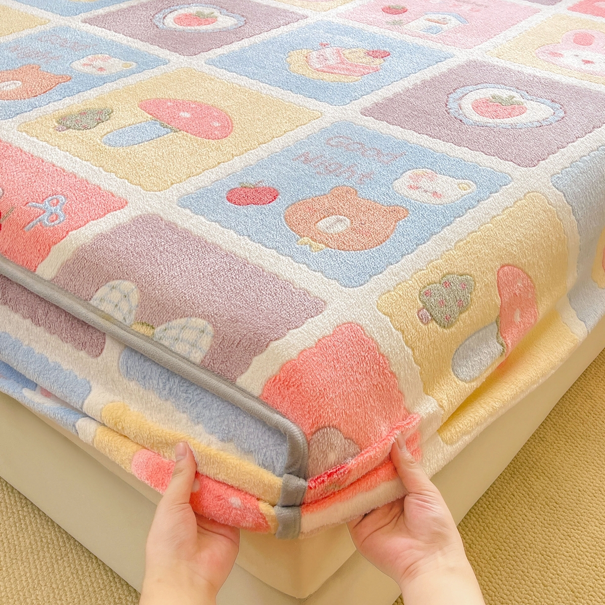 91家纺网 家纺一手货源 找家纺 牵梦萦家纺 2025新款雪花绒立体包边床笠 甜蜜日常