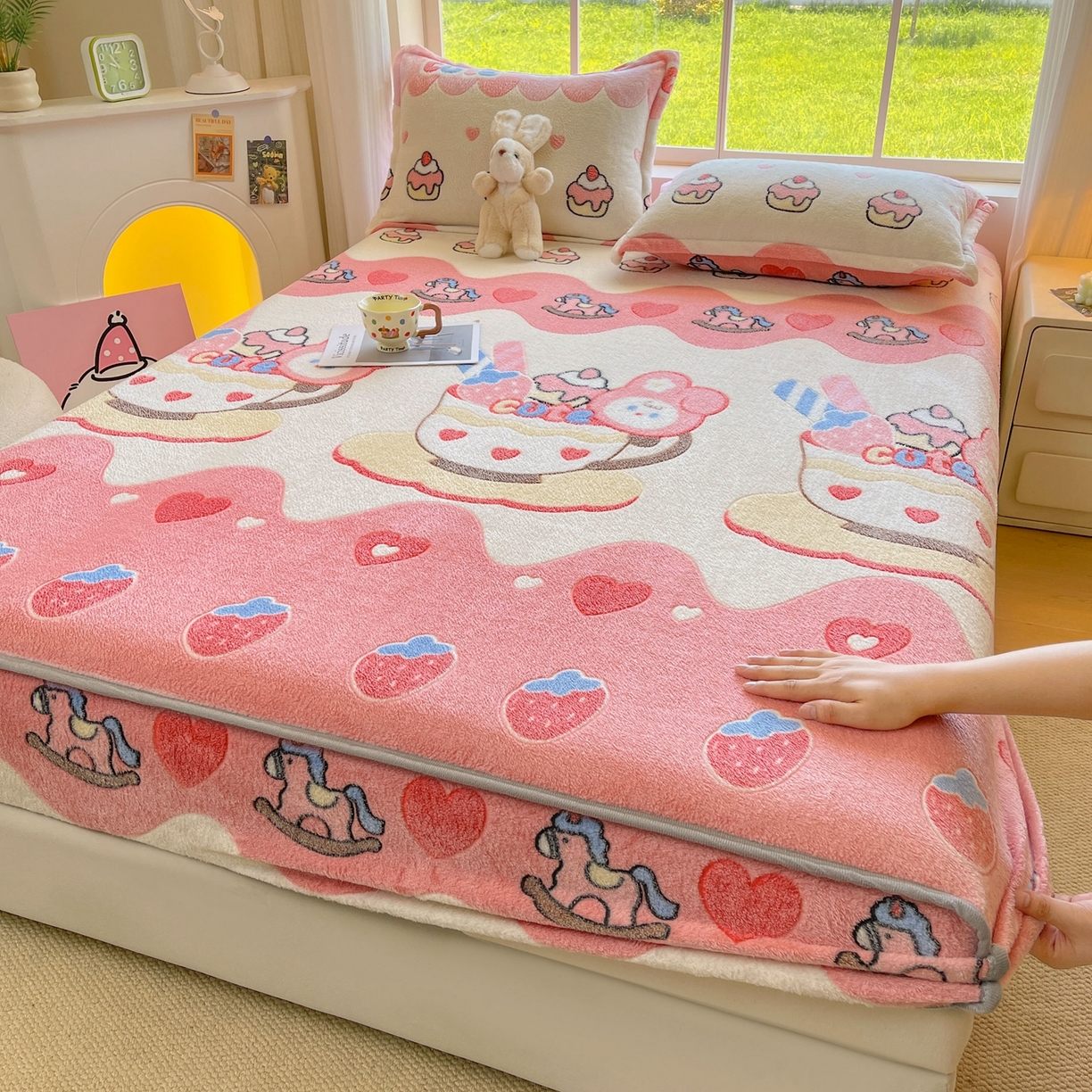 牵梦萦家纺 2025新款雪花绒立体包边床笠 小熊冰激凌