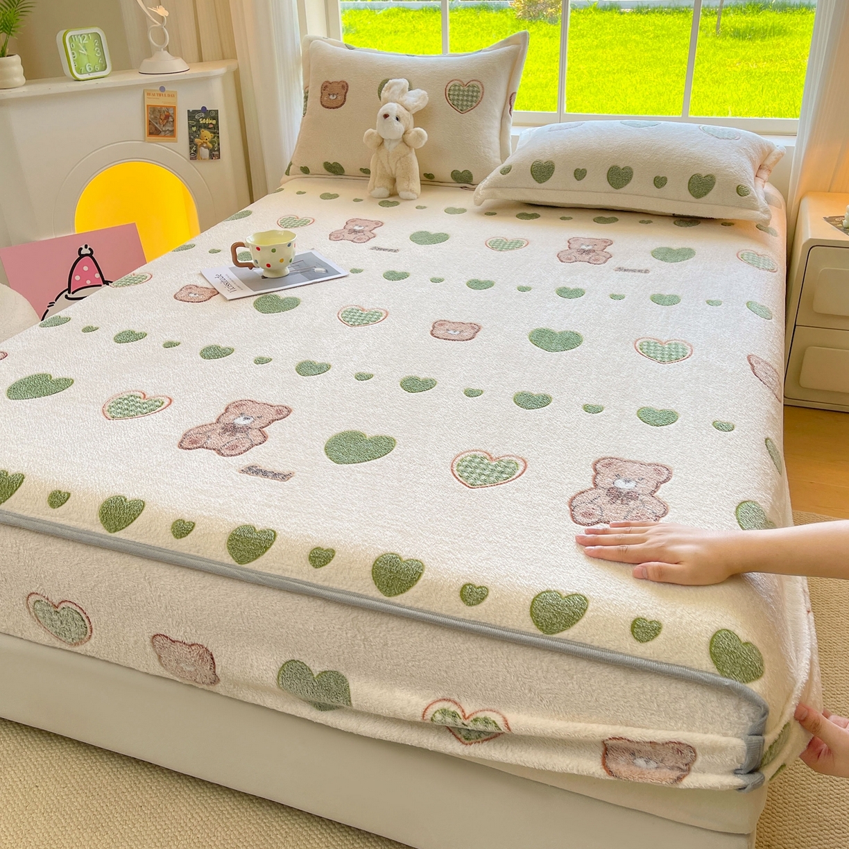 牵梦萦家纺 2025新款雪花绒立体包边床笠 心动小熊