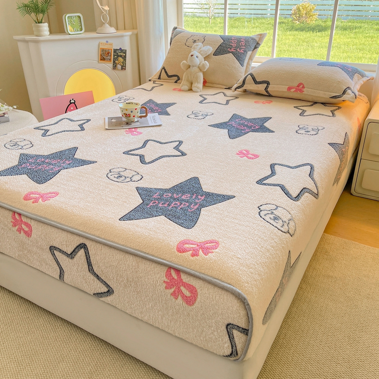 91家纺网 家纺一手货源 找家纺 牵梦萦家纺 2025新款雪花绒立体包边床笠 幸运狗