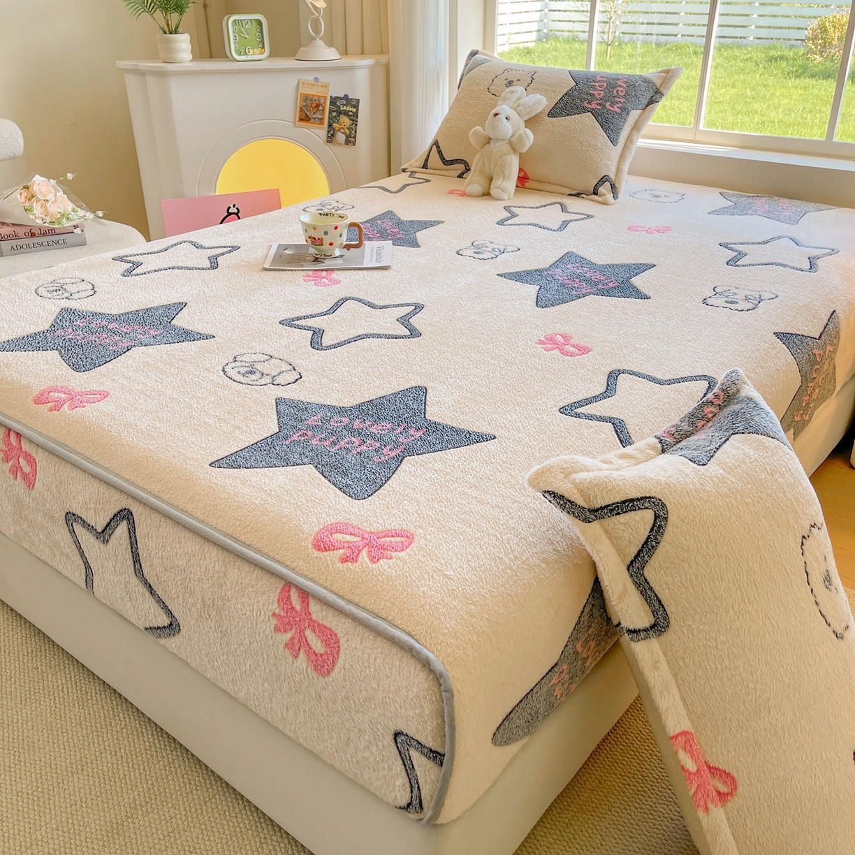 91家纺网 家纺一手货源 找家纺 牵梦萦家纺 2025新款雪花绒立体包边床笠 幸运狗