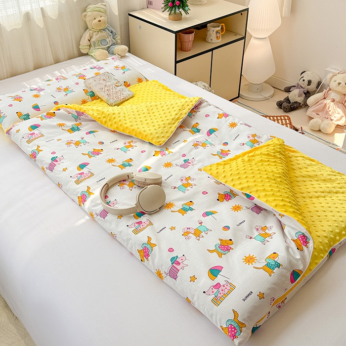 91家纺网 家纺一手货源 找家纺 十九色 2025新款亲肤舒适活套可拆全棉豆豆绒儿童睡袋防踢被 度假狗