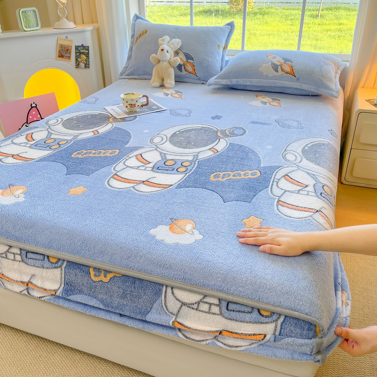 牵梦萦家纺 2025新款雪花绒立体包边床笠 宇航员