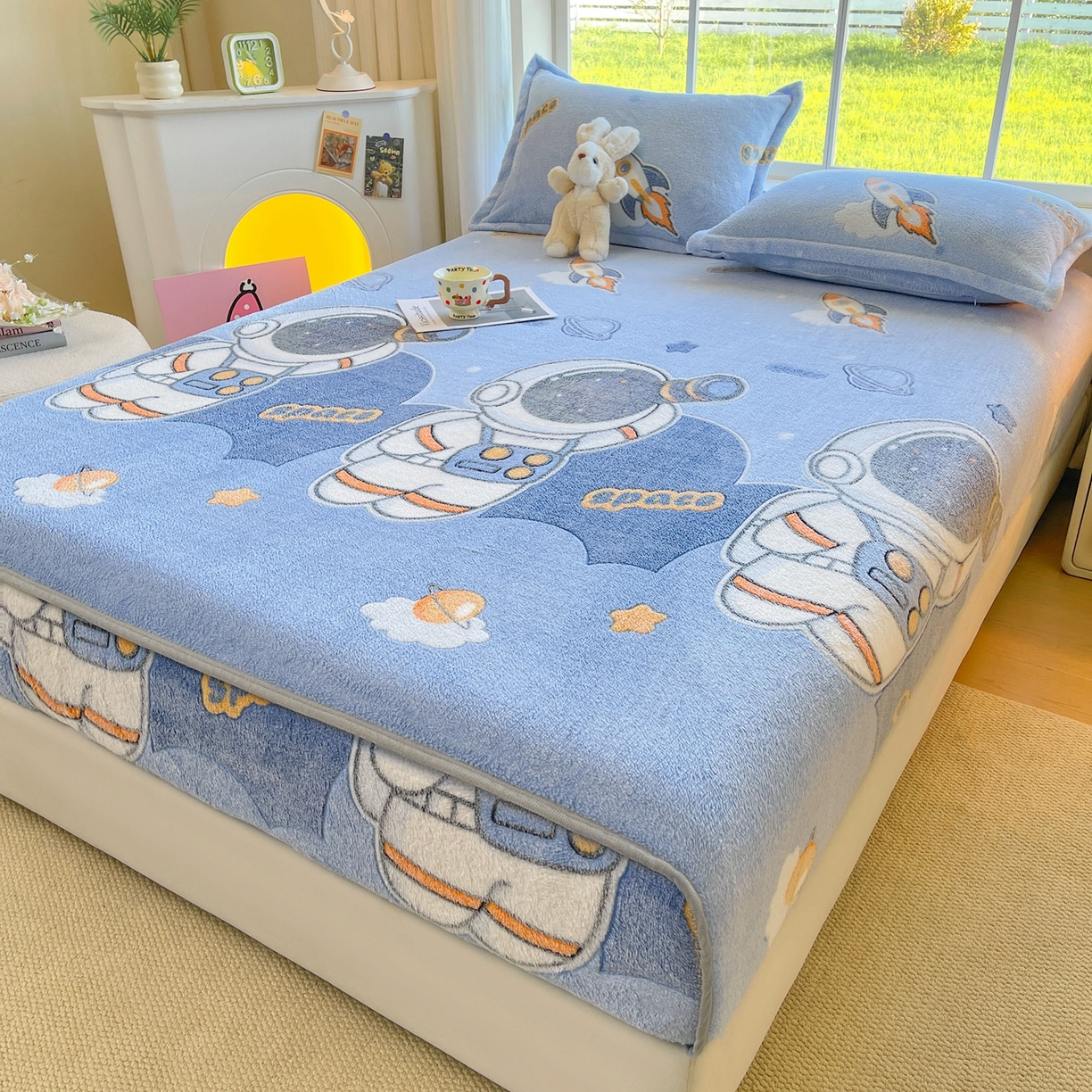 91家纺网 家纺一手货源 找家纺 牵梦萦家纺 2025新款雪花绒立体包边床笠 宇航员