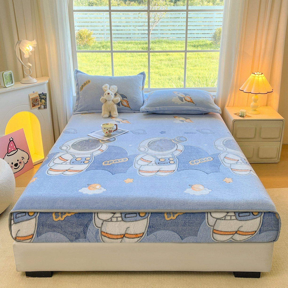 91家纺网 家纺一手货源 找家纺 牵梦萦家纺 2025新款雪花绒立体包边床笠 宇航员