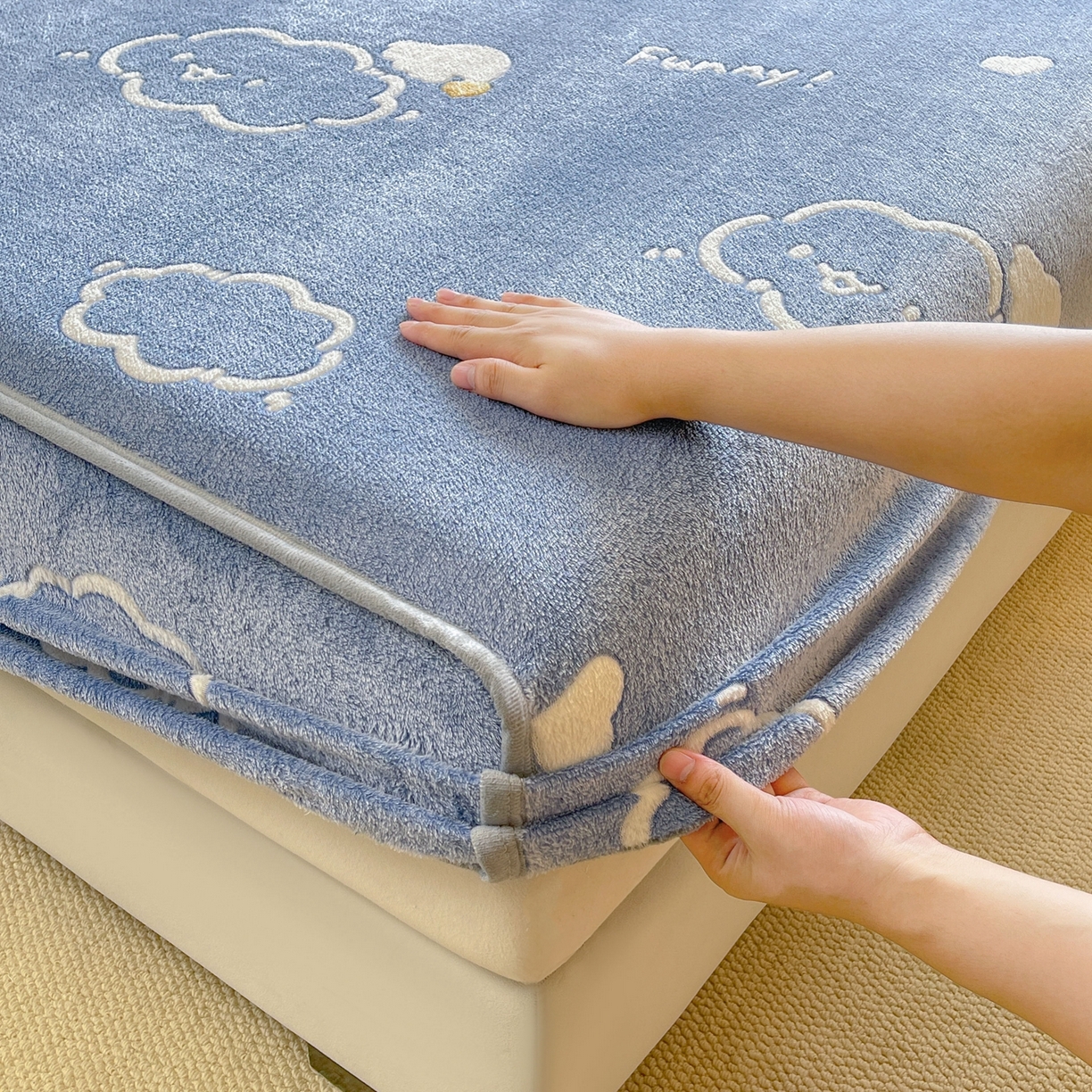 91家纺网 家纺一手货源 找家纺 牵梦萦家纺 2025新款雪花绒立体包边床笠 云朵