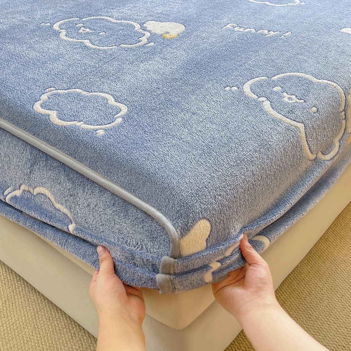 91家纺网 家纺一手货源 找家纺 牵梦萦家纺 2025新款雪花绒立体包边床笠 云朵