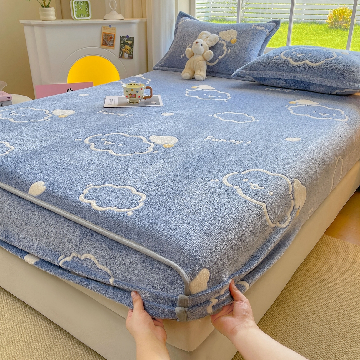 91家纺网 家纺一手货源 找家纺 牵梦萦家纺 2025新款雪花绒立体包边床笠 云朵