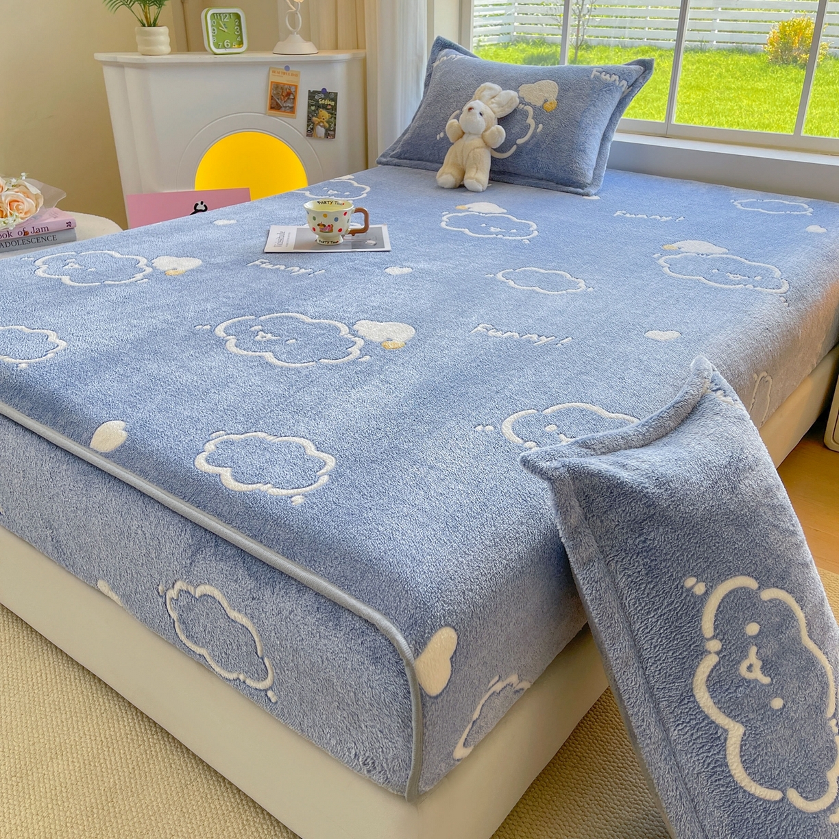 91家纺网 家纺一手货源 找家纺 牵梦萦家纺 2025新款雪花绒立体包边床笠 云朵