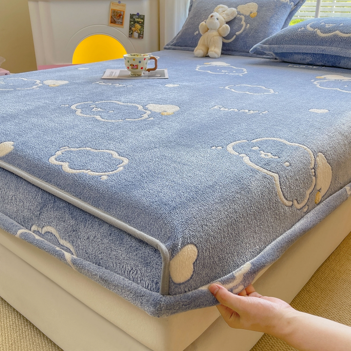 91家纺网 家纺一手货源 找家纺 牵梦萦家纺 2025新款雪花绒立体包边床笠 云朵