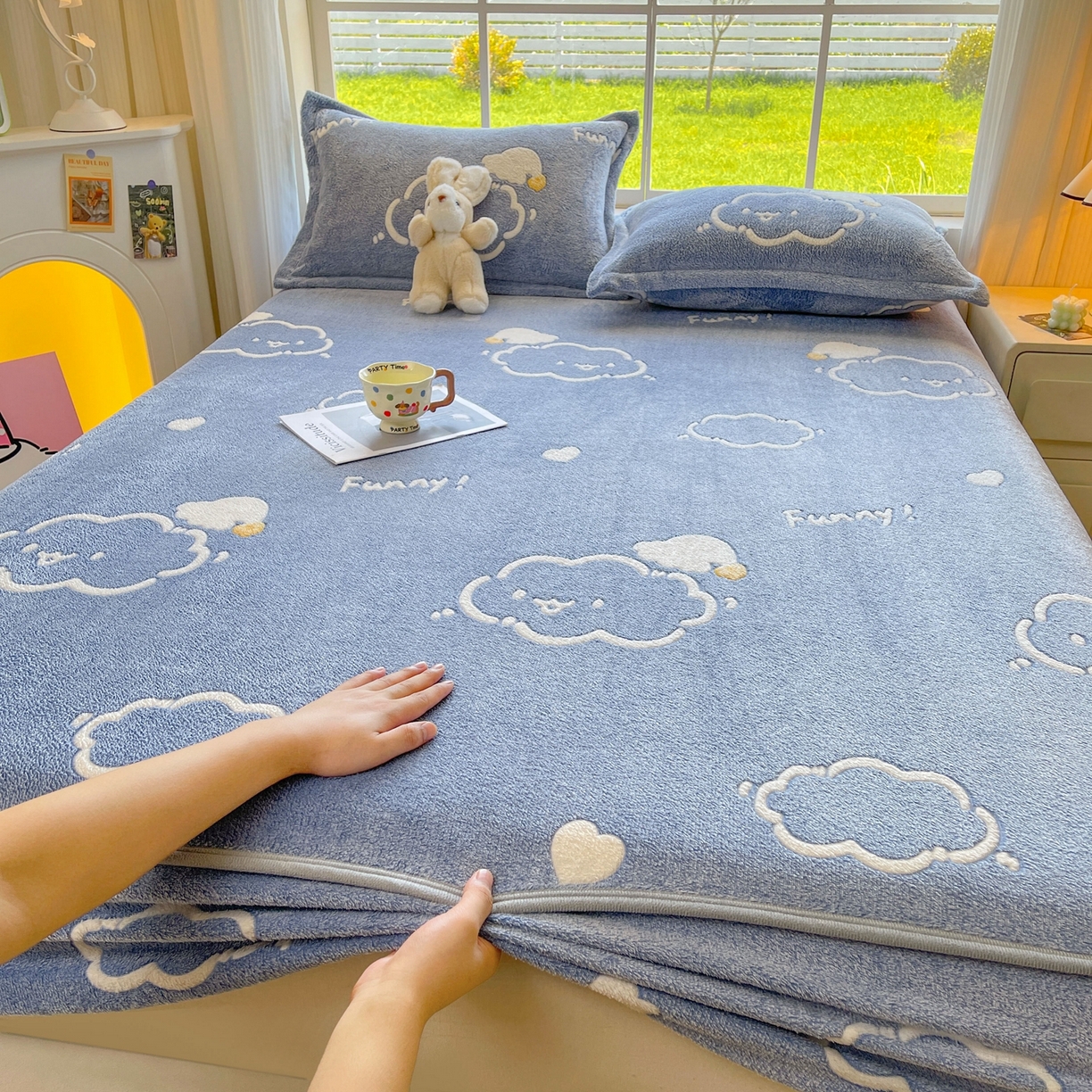 91家纺网 家纺一手货源 找家纺 牵梦萦家纺 2025新款雪花绒立体包边床笠 云朵