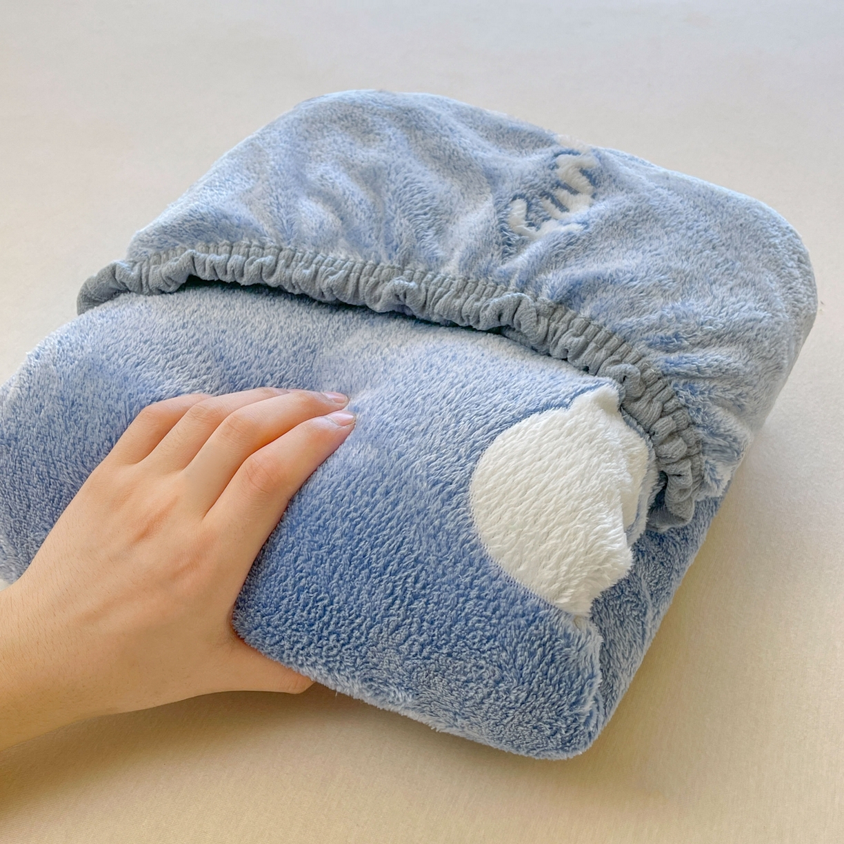 91家纺网 家纺一手货源 找家纺 牵梦萦家纺 2025新款雪花绒立体包边床笠 云朵