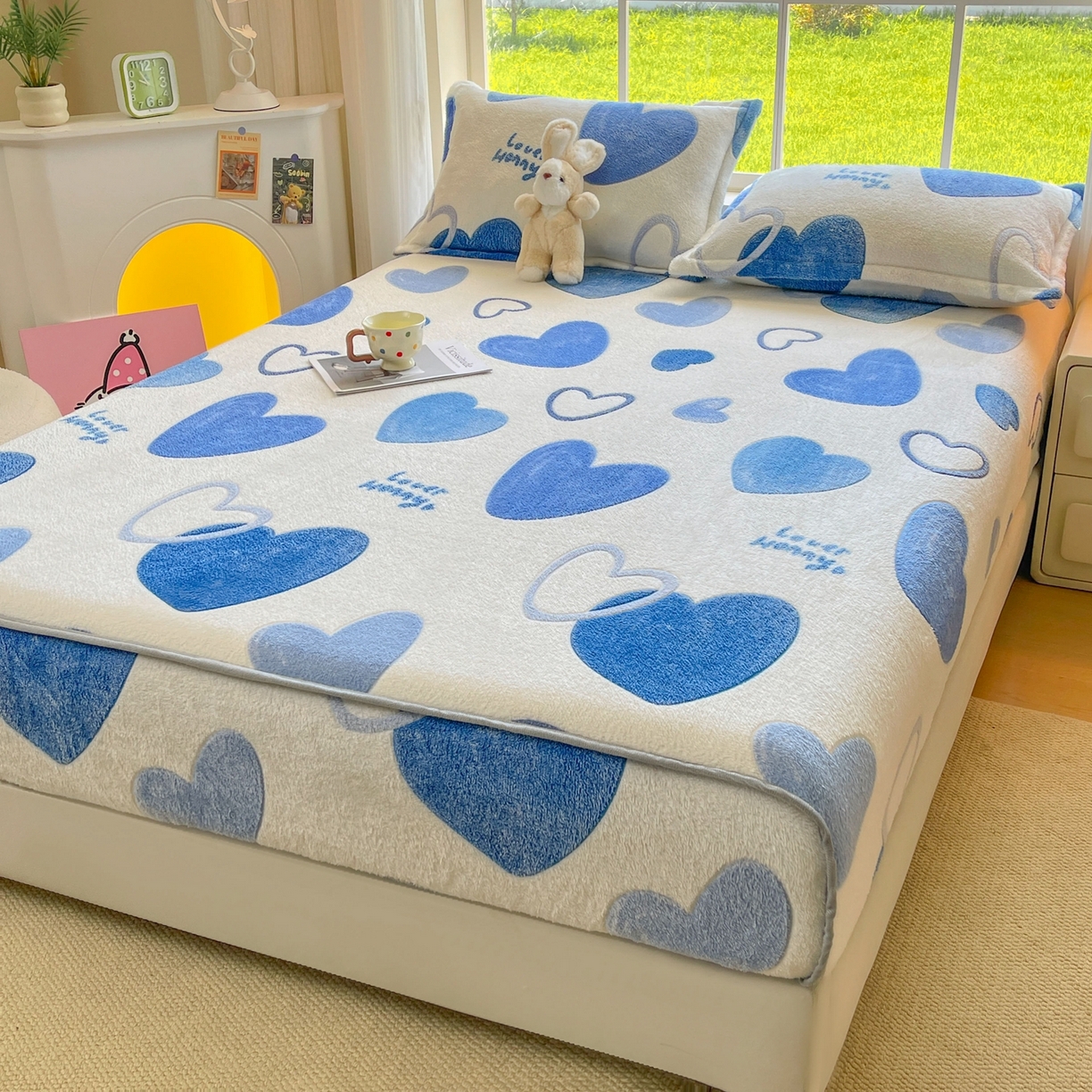 91家纺网 家纺一手货源 找家纺 牵梦萦家纺 2025新款雪花绒立体包边床笠 真爱心语