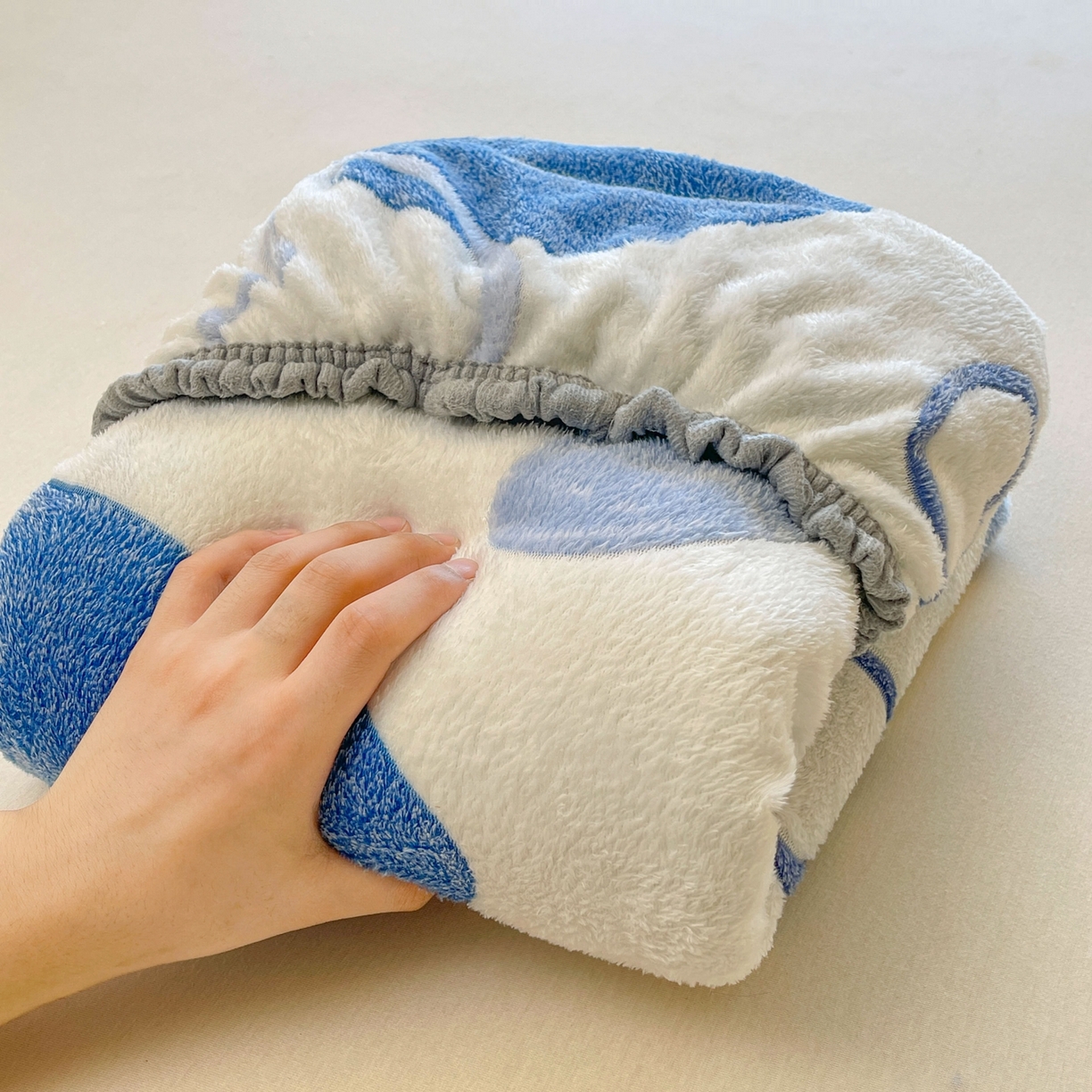 91家纺网 家纺一手货源 找家纺 牵梦萦家纺 2025新款雪花绒立体包边床笠 真爱心语