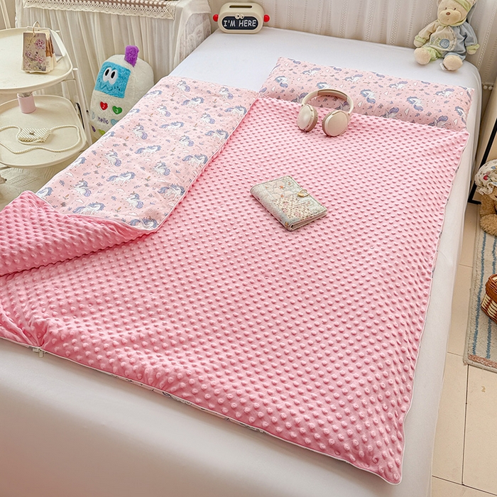 91家纺网 家纺一手货源 找家纺 十九色 2025新款亲肤舒适活套可拆全棉豆豆绒儿童睡袋防踢被 飞马