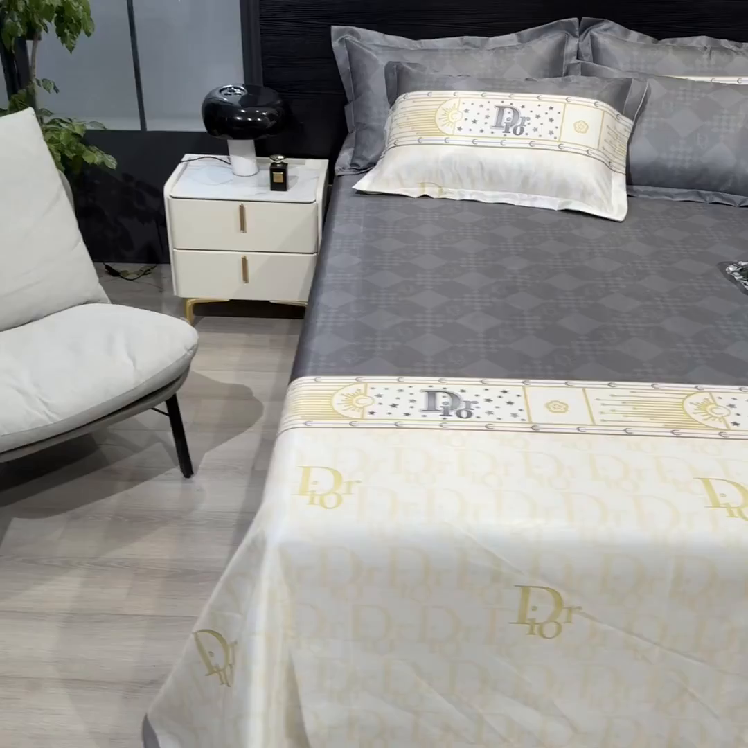 91家纺网 家纺一手货源 找家纺 梵克保罗 2025新款冰丝凉席床单款凉席三件套 迪奥