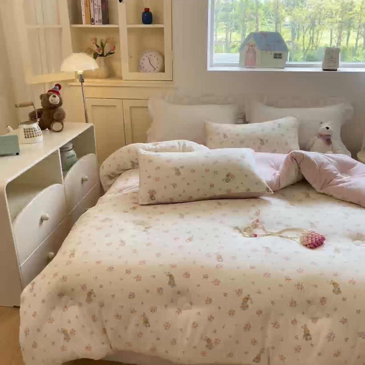 91家纺网 家纺一手货源 找家纺 大彩家居 2025新款水洗皱皱纱大豆被春秋被冬被 粉小兔