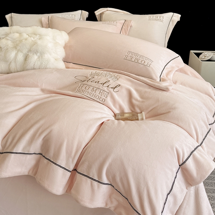 91家纺网 家纺一手货源 找家纺 席之家 2025新款75D高克重雅丝绒全消光A类母婴级280克雅丝绒四件套-皇冠 皇冠-粉玉