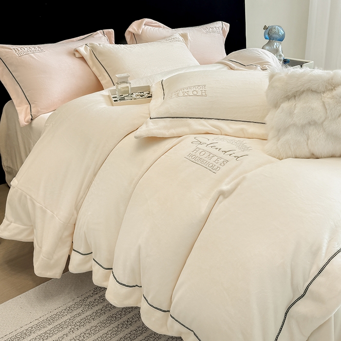 91家纺网 家纺一手货源 找家纺 席之家 2025新款75D高克重雅丝绒全消光A类母婴级280克雅丝绒四件套-皇冠 皇冠-米白