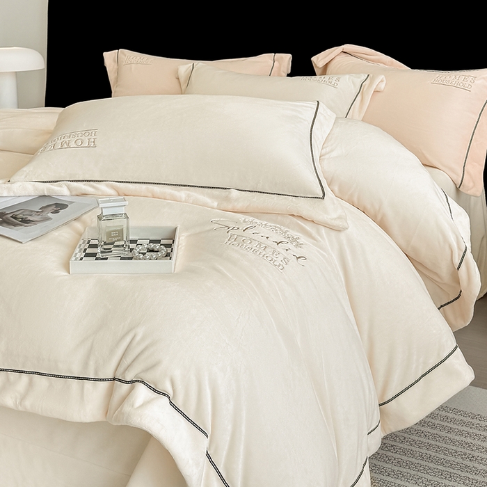 91家纺网 家纺一手货源 找家纺 席之家 2025新款75D高克重雅丝绒全消光A类母婴级280克雅丝绒四件套-皇冠 皇冠-米白