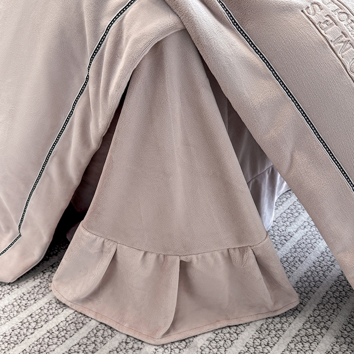 91家纺网 家纺一手货源 找家纺 席之家 2025新款75D高克重雅丝绒全消光A类母婴级280克雅丝绒四件套-皇冠 皇冠-浅驼