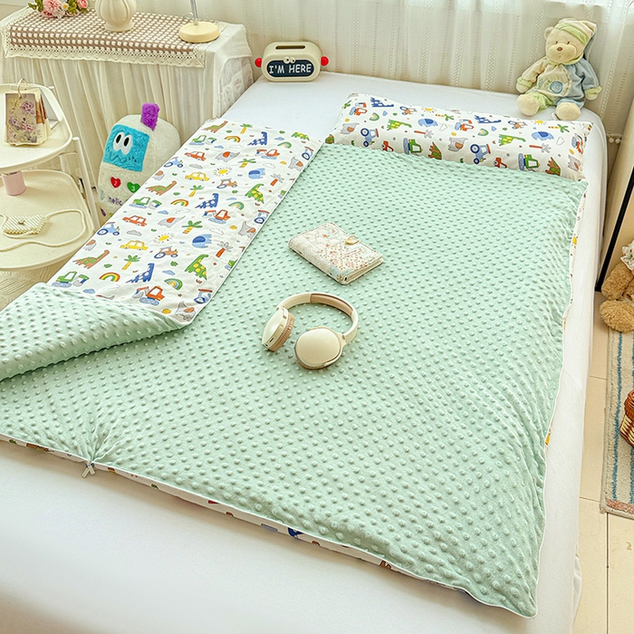 91家纺网 家纺一手货源 找家纺 十九色 2025新款亲肤舒适活套可拆全棉豆豆绒儿童睡袋防踢被 玩具车