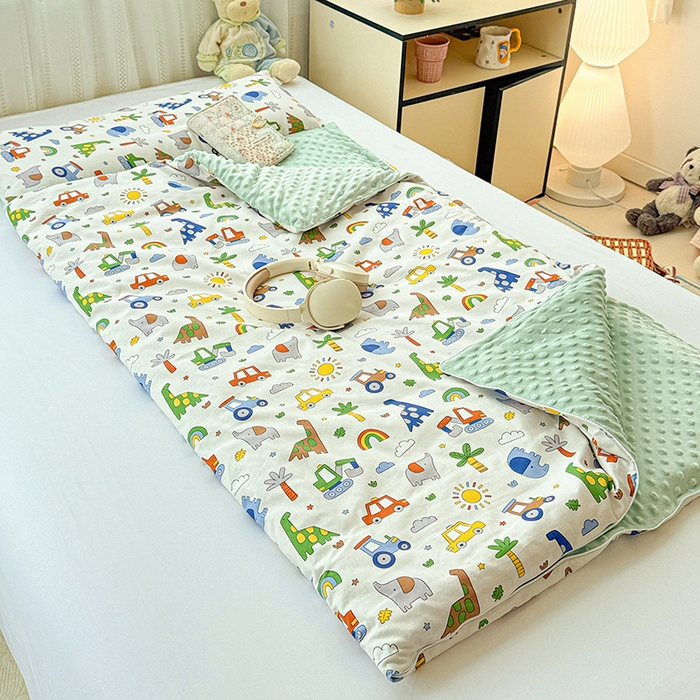 91家纺网 家纺一手货源 找家纺 十九色 2025新款亲肤舒适活套可拆全棉豆豆绒儿童睡袋防踢被 玩具车