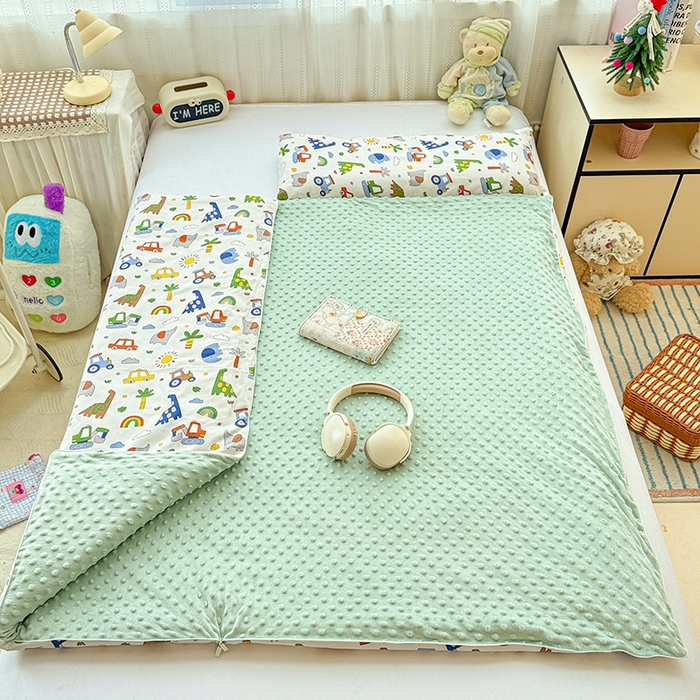 91家纺网 家纺一手货源 找家纺 十九色 2025新款亲肤舒适活套可拆全棉豆豆绒儿童睡袋防踢被 玩具车