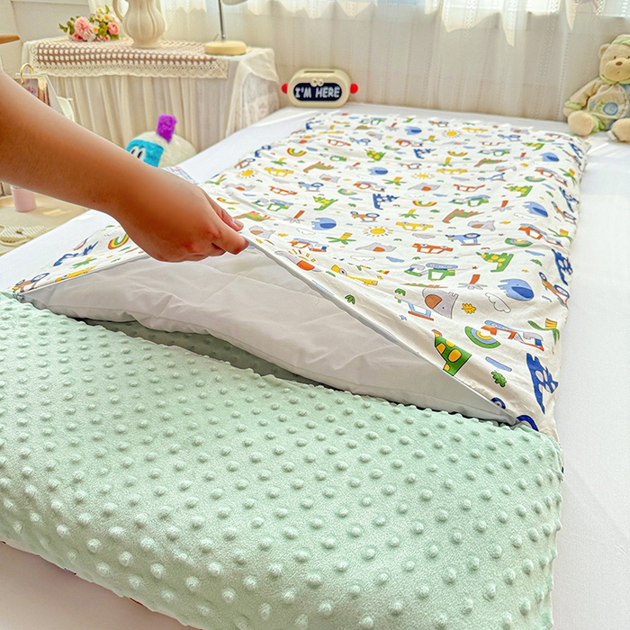91家纺网 家纺一手货源 找家纺 十九色 2025新款亲肤舒适活套可拆全棉豆豆绒儿童睡袋防踢被 玩具车