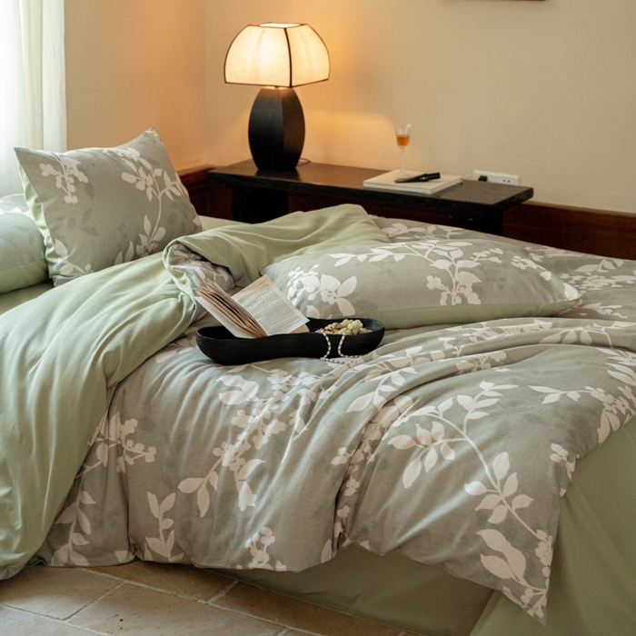 91家纺网 家纺一手货源 找家纺 眷恋家纺 2025新款全棉贡缎磨毛数码印花四件套 池影-绿