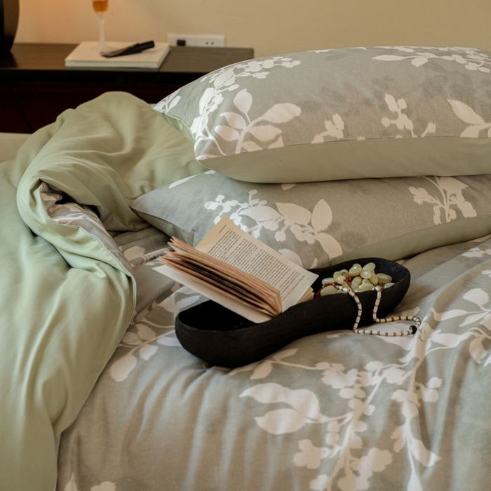 91家纺网 家纺一手货源 找家纺 眷恋家纺 2025新款全棉贡缎磨毛数码印花四件套 池影-绿