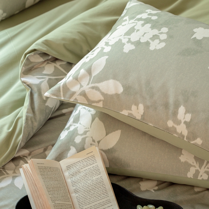 91家纺网 家纺一手货源 找家纺 眷恋家纺 2025新款全棉贡缎磨毛数码印花四件套 池影-绿