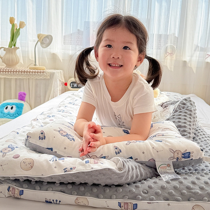 91家纺网 家纺一手货源 找家纺 十九色 2025新款亲肤舒适活套可拆全棉豆豆绒儿童睡袋防踢被 望远镜