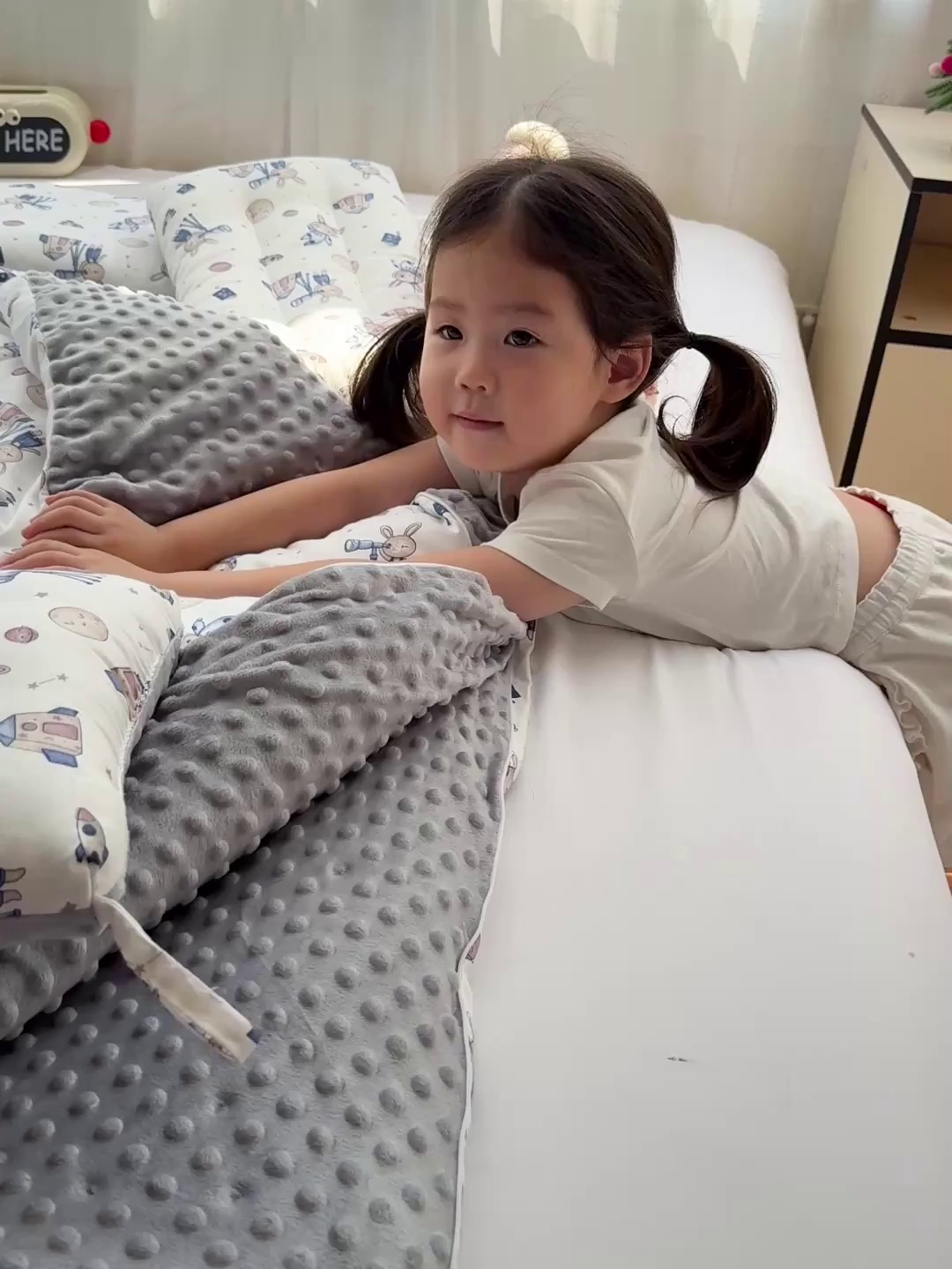 91家纺网 家纺一手货源 找家纺 十九色 2025新款亲肤舒适活套可拆全棉豆豆绒儿童睡袋防踢被 望远镜