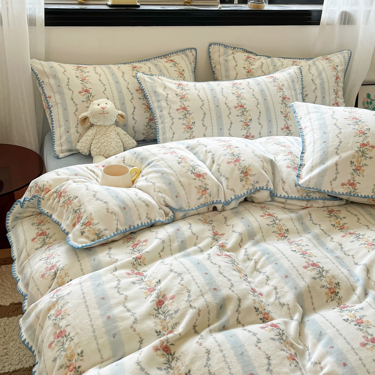 91家纺网 家纺一手货源 找家纺 如一 2025高克重牛奶绒印花三角针工艺四件套 安梦